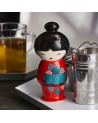 Infusore Maiko in ceramica rossa e nera con decorazione floreale, filtro in acciaio inox e tazza da tè in vetro trasparente