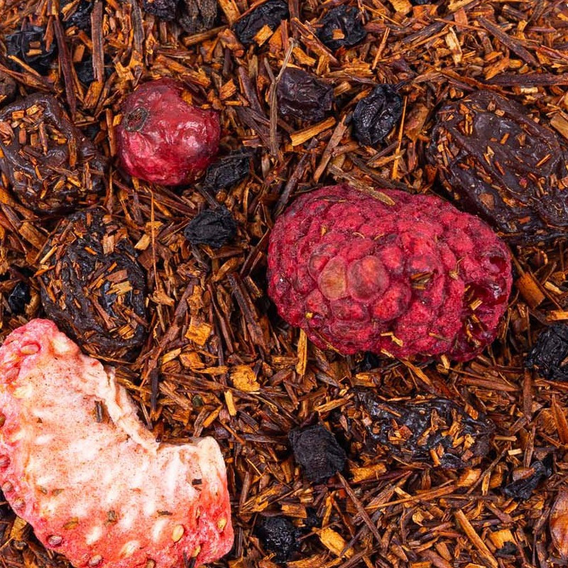 Mischung aus Rooibos mit getrockneten roten Früchten, Erdbeeren, Himbeeren und schwarzen Beeren