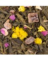 Thé vert Yankou feuilles de thé vert fleurs jaunes pétales roses morceaux de fruits secs