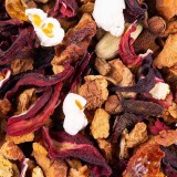 mengsel van winter kruidenthee hibiscus sinaasappelschil kruidnagels en stukjes appel