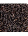 lapsang souchong zwarte thee hele gedroogde bladeren met intense gerookte geur