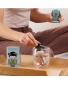 Little Gelsha infuser in de vorm van blauwe Japanse pop met bijpassende doos op houten dienblad