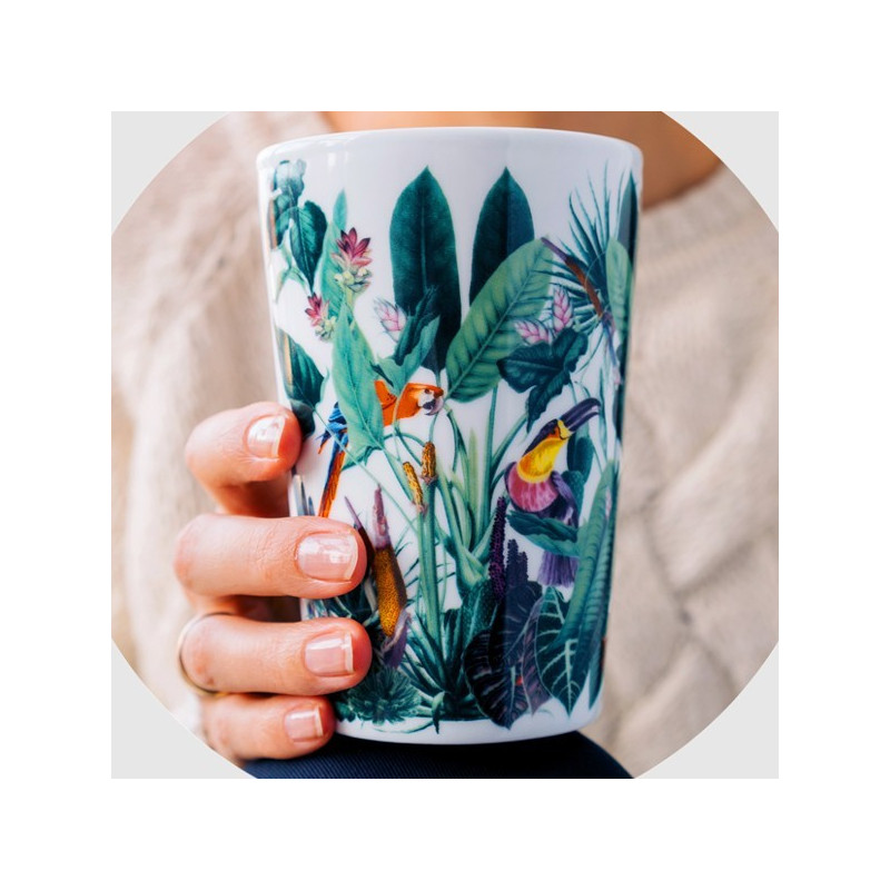 witte thee-infuser decoratie tropisch woud met exotische vogels en kleurig gebladerte