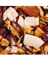 Mischung aus getrockneten Früchten, Hibiskus, Kokosstücken und Zitrusschalen für Piña Colada Kräutertee