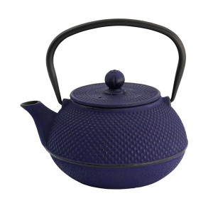Gusseiserne Teekanne Arare 80cl in Blau mit schwarzem Griff und strukturierter Punktoberfläche