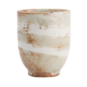 beige en wit keramisch kopje in yunomi shino-stijl 20 cl voor thee