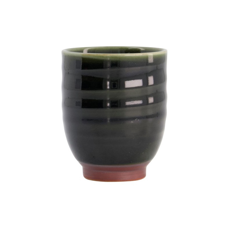 tasse en céramique verte et noire style japonais oribe avec base en terre cuite rouge