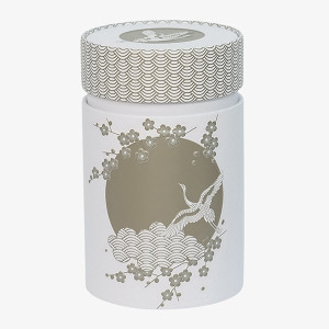 Komorebi 150g tin decorated with crane and flowers on white background for Thés & Traditions tea