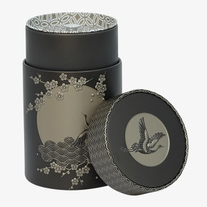 Schwarze Teedose Komorebi mit Kirschblüten- und Vogelmotiven in traditionellem japanischem Design