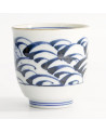Tasse en porcelaine blanche décor vague bleue style japonais pour thé