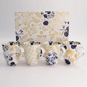 Geschenkset mit vier Mugs Flora Japonica mit floralen und goldenen Motiven und dekorativer Schachtel von Tokyo Design Studio