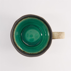 Japanse Yamasaku-mug in jadegroen steengoed