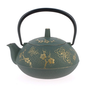 Groene gietijzeren theepot met vlinder- en bloemenmotieven in brons en zwart handvat 600ml