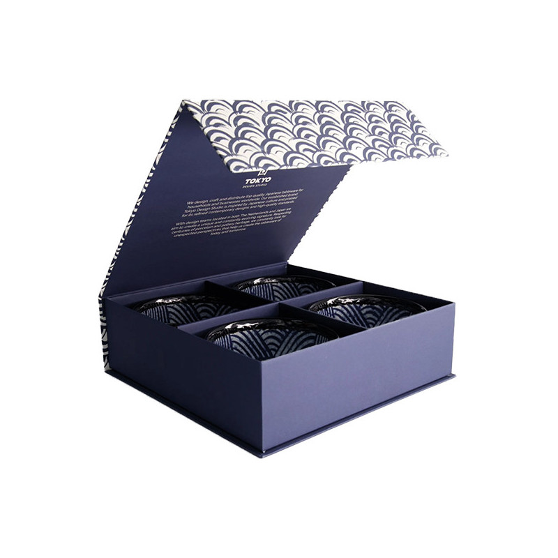 Geschenkset mit vier Aisai-Seigaiha-Schalen à 550 ml, japanisches Wellenmuster in Blau und Weiß, in starrer Schachtel
