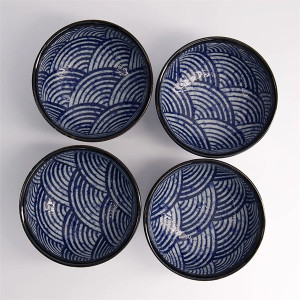 Vier Aisai Seigaiha Schalen 550ml mit traditionellen japanischen Wellenmotiven in Blau und Weiß