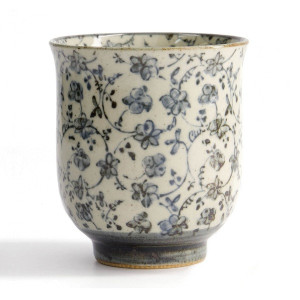 Sometsuke porcelain cup with blue floral patterns 200 ml capacity
