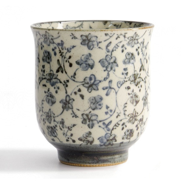 Sometsuke porcelain cup with blue floral patterns 200 ml capacity