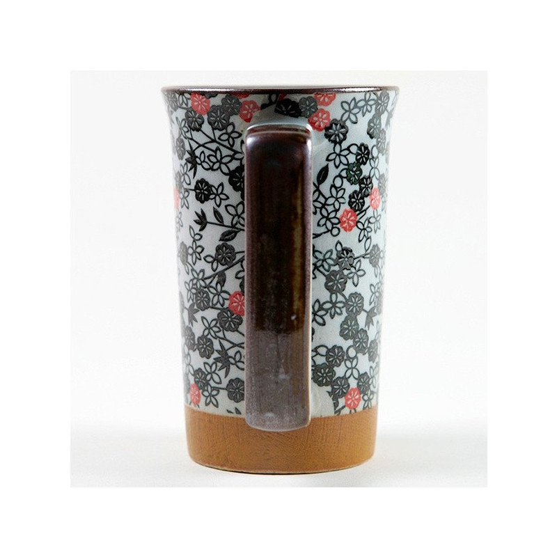 Mug giapponese in ceramica con motivi floreali neri e rossi con manico marrone e base beige