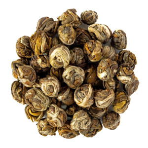Kugeln aus weißem Jasmin-Tee Dragon Pearls mit natürlich gerollten und verflochtenen Blättern