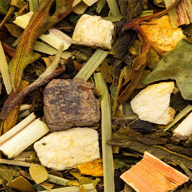 blend of green tea leaves fruit pieces and plants for detox supergreen infusion