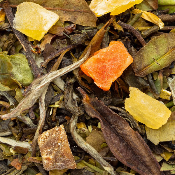 mélange de thé blanc feuilles et morceaux de fruits pêche passion