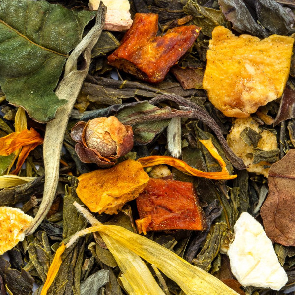 miscela di foglie di tè bianco pezzi di frutta secca e petali di fiori per infusione esotica