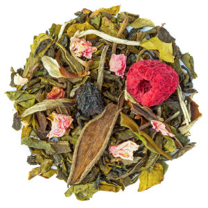 Weißteemischung mit Johannisbeerblättern, Himbeeren und Rosenblütenblättern