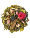 Weißteemischung mit Johannisbeerblättern, Himbeeren und Rosenblütenblättern