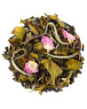 Mischung aus Weißtee mit Rosenblüten und Vanillestücken