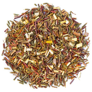 Mischung aus grünem Rooibos in Blattform mit grünen, roten und beigen Farbtönen