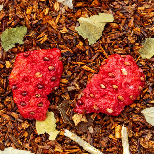 miscela di rooibos con pezzi di fragola essiccata e foglie verdi per infusione dolce