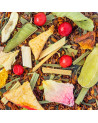 mélange de rooibos avec morceaux de pomme baies rouges pétales de rose et feuilles vertes