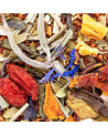 Rooibos-Mischung mit Zitrusfrüchten, blauen Blüten und getrockneten Blättern