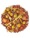 Mischung aus Rooibos mit Kamillenblüten, gelben Blütenblättern und Stücken aus kristallisiertem Honig