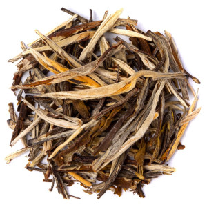 Trockene Blätter des weißen Tees Anji Bai Cha 1st Grade mit goldenen und braunen Nuancen