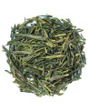 Blätter des japanischen Grüntees Sencha Mizuki mit langen, feinen grünen Nadeln