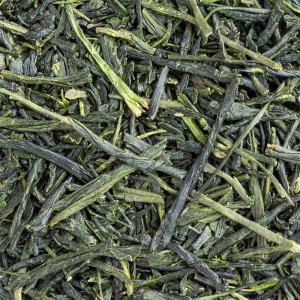 Gyokuro Kusanagi Grüntee, ganze Blätter, gerollt, dunkelgrün und hellgrün gefärbt