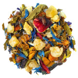 mengsel van ijsmeloen kruidenthee met stukjes fruit bloemblaadjes en gedroogde bladeren