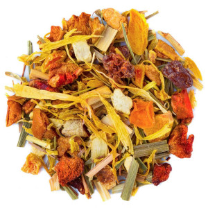 mengsel van rose matin kruidenthee met stukjes fruit en gekleurde gele bloemblaadjes