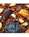 Kräuterteemischung mit getrockneten Früchten, Schalen und Pflanzen für eine genussvolle Infusion
