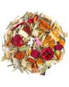 Kräutertee-Mischung mit Zitrusfrüchten, Beeren, getrockneten Kräutern und rosafarbenen Flamingo-Dekorationen