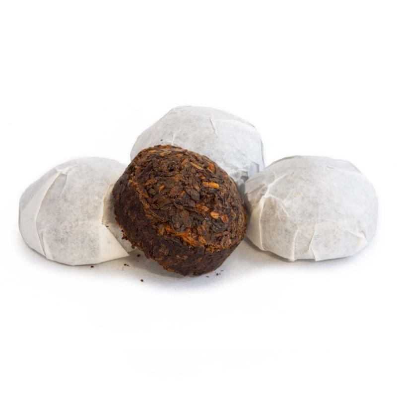 Pu Erh Mini Tuo Cha gefermenteerde thee samengeperst in kleine koekjes verpakt in wit papier