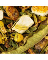 Mischung aus Kamillenkräutertee, Eisenkraut, ganzen Blättern, Blüten und Rindenstücken