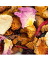 Mischung aus getrockneten Blüten, Rose, Hibiskus und Früchten für den Kräutertee von Thés & Traditions