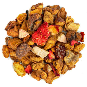 Mischung aus Erdbeeren- und Himbeerkräutertee mit bunten getrockneten Fruchtstücken
