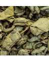 grüner Gunpowder-Tee Sorte 1, fest gerollte Blätter, dunkelgrüne Farbe mit Beige-Nuancen