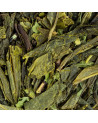 Green tea leaves and dried spearmint for natural infusion