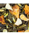 miscela di tè verde con pezzi di agrumi e fiori secchi per infusione estiva