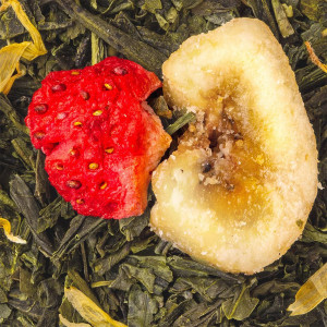 Grüntee Qiandao mit getrockneten Erdbeerstücken und Bananenstücken von Thés & Traditions