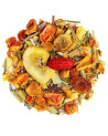 Mischung aus exotischem Kräutertee mit getrockneten Bananenstücken, Beeren und aromatischen Kräutern